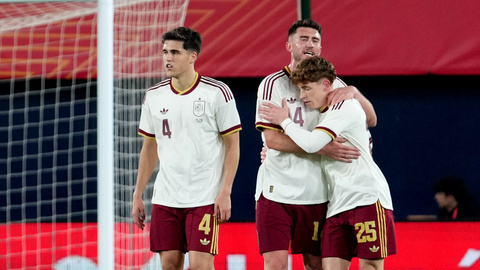 Chân dung tân binh ĐT Tây Ban Nha đang trong tầm ngắm Barca